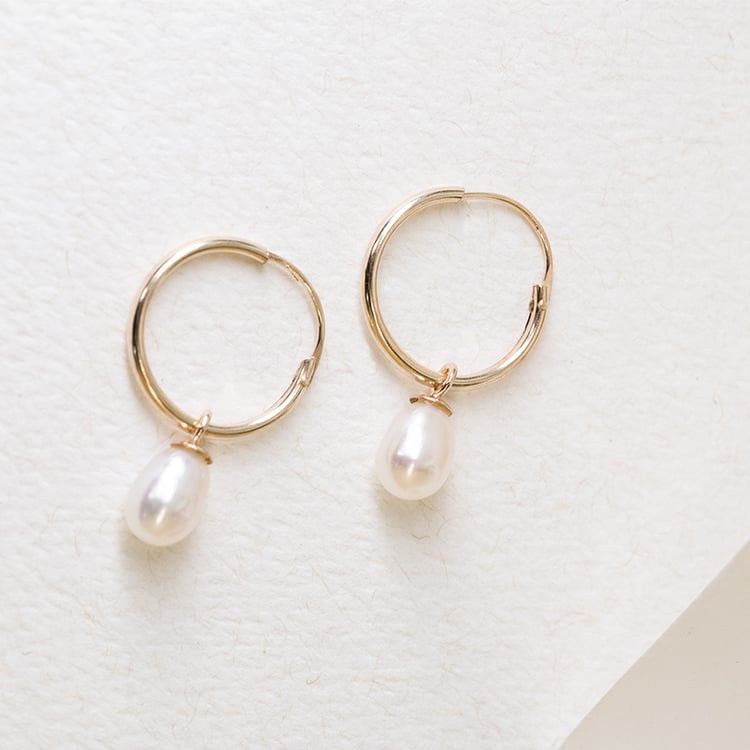 Goldene Hängeohrringe mit Perlen Margo 123020