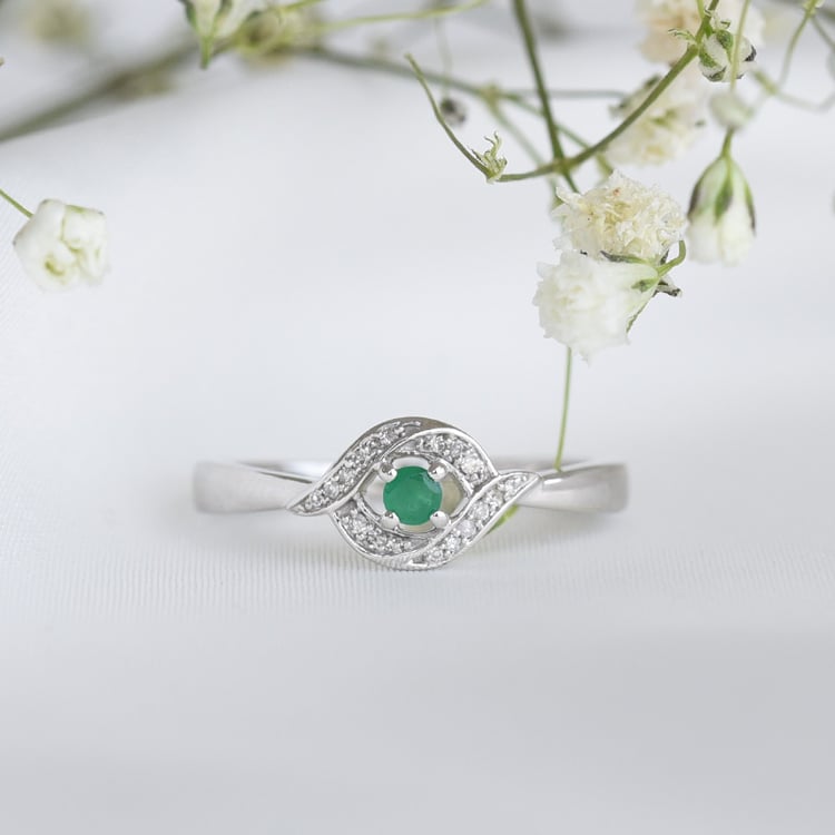 Ring mit Smaragd und Diamanten Nurisa 78198