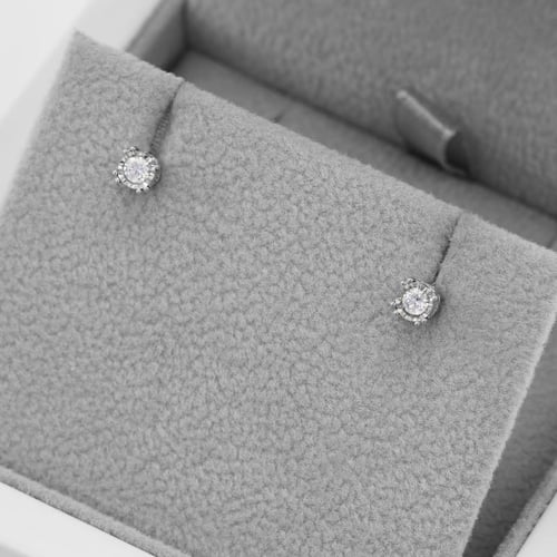 Diamantohrringe mit Diamanten in Bezelfassugn Ammanda