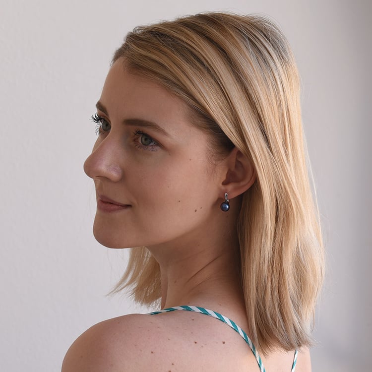 Silberne Hängeohrringe mit schwarzen Perlen Imala 65629