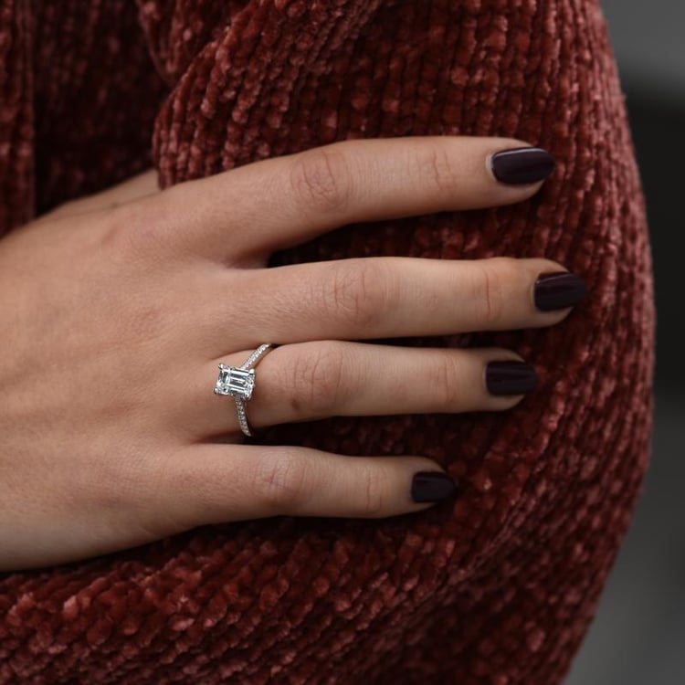 Goldener Ring mit Diamanten 49494