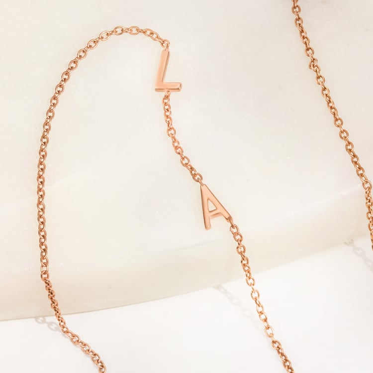 Personalisierte Halskette mit 2 Buchstaben Ihrer Wahl Lupe 165077