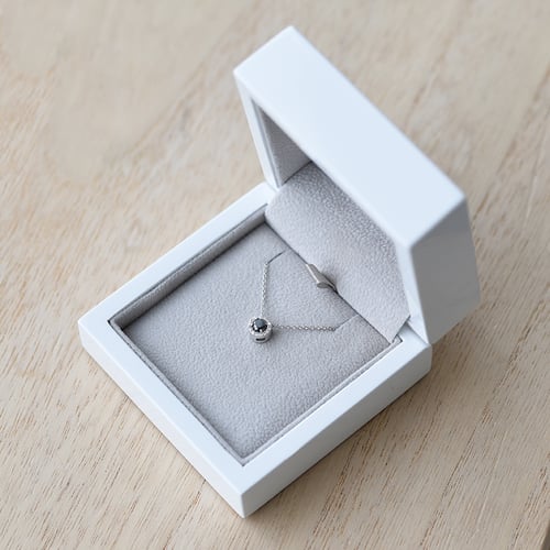 Halo-Anhänger mit schwarzem Diamanten Vicky