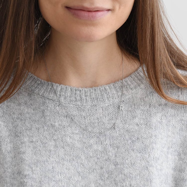 Personalisierte Halskette mit 2 Buchstaben Ihrer Wahl Lupe 89190