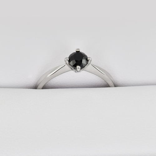 Verlobungsring mit schwarzem Diamant Mahiya