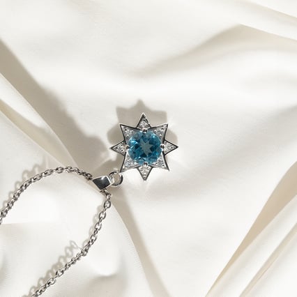 Silberne Anhänger mit Topas und Zirkonia in Sternform Bohemia