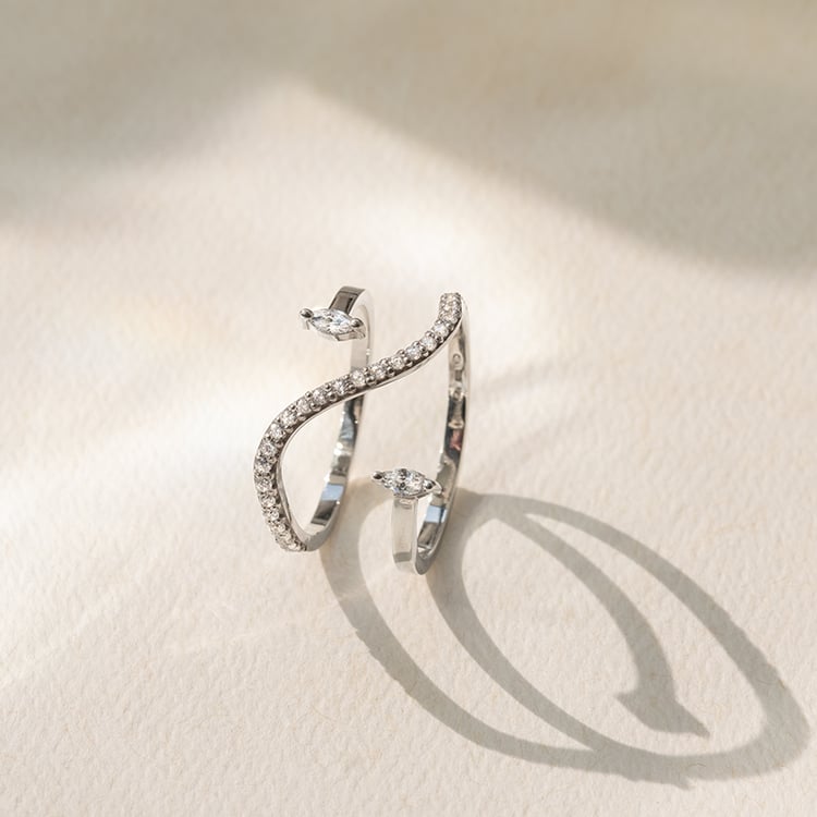 Atypischer Ring mit Moissaniten Lina 137323