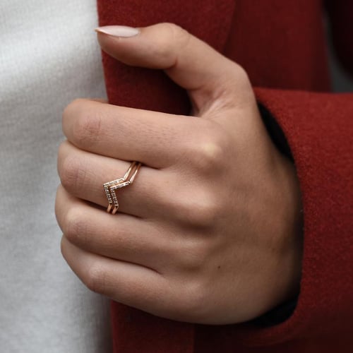 Goldener Ring mit Diamanten Bebeha