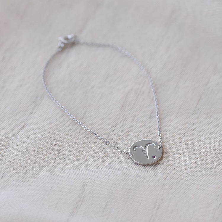 Goldenes Armband mit Sternzeichen Widder und Rubin 66303