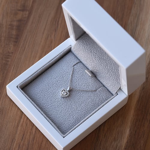 Elegante Anhänger mit Diamanten-Herz im Halo-Stil Delma