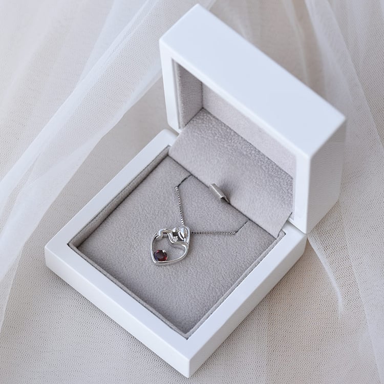 Silberner Anhänger Mutter und Kind mit Granat und Diamant Ella 67190