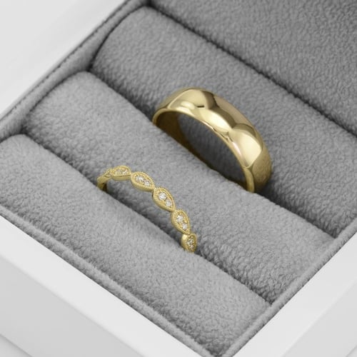 Zarter Ehering und klassischer Court Ring Lacy