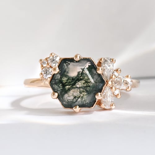 Einzigartiger Ring mit einem Moosachat und Moissaniten Anita
