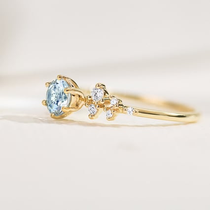 Verlobungsring mit Aquamarin und Diamanten Olha