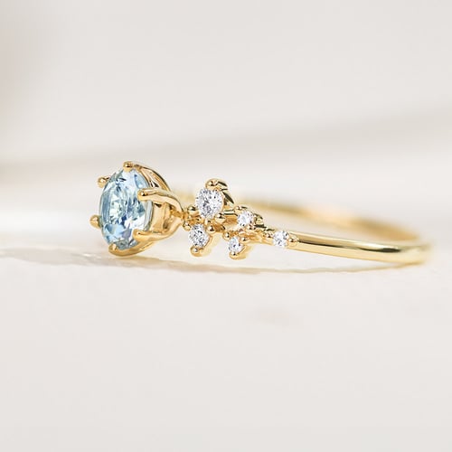 Verlobungsring mit Aquamarin und Diamanten Olha