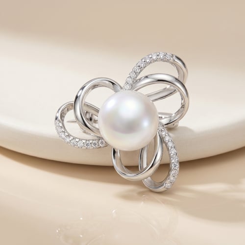 Silberne Brosche mit weißer Perle und Zirkonia Calla