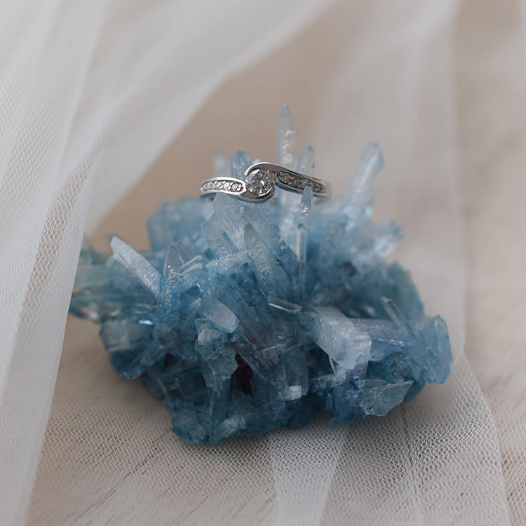 Eleganter Verlobungsring mit Lab Grown Diamanten Lytarie 75742