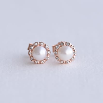 Goldene Halo-Ohrringe mit Perlen und Diamanten Desten