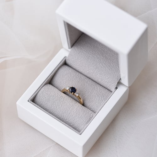 Verlobungsring mit Saphir und Diamanten Clark