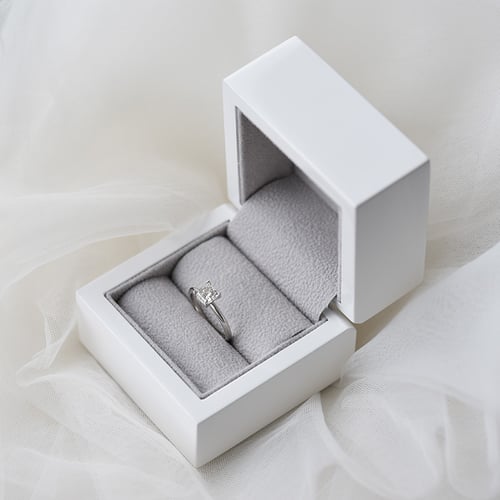 Verlobungsring mit Princess Diamanten Nangai