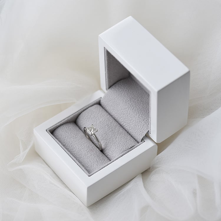 Verlobungsring mit Diamanten 62999