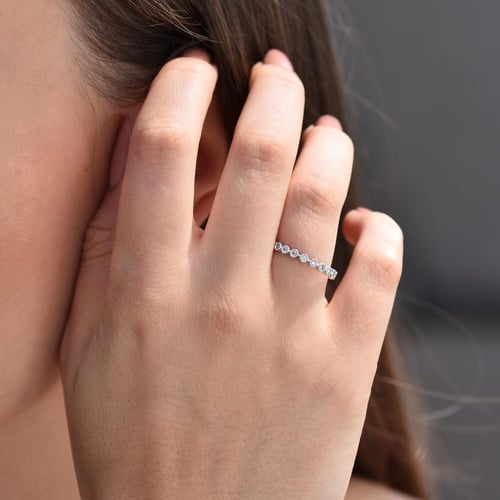 Goldener Trauring mit Vintage Relief und Komfort Ring Danel