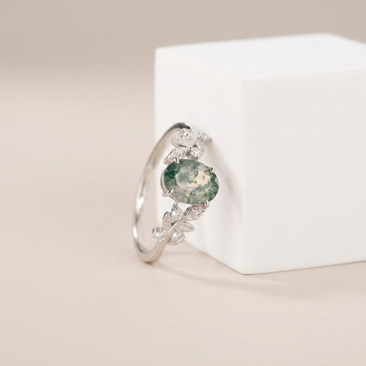 Eleganter Ring mit Moosachat und Moissaniten Hene 170428