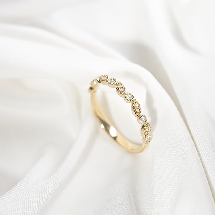 Eternity-Ring aus Gold mit Diamanten halbbesetzt Sango 136393