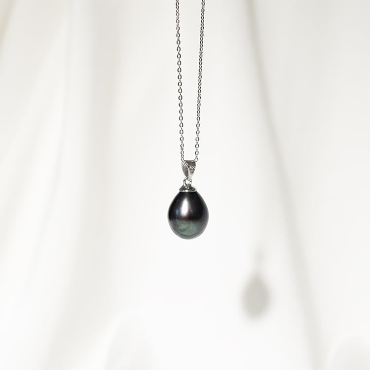 Kette aus 750 Gold mit schwarzer Perle Wamox 129765