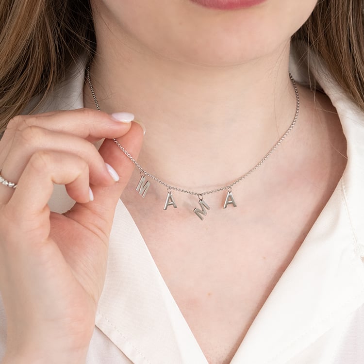 Silberne Halskette mit Buchstaben Mama 125594