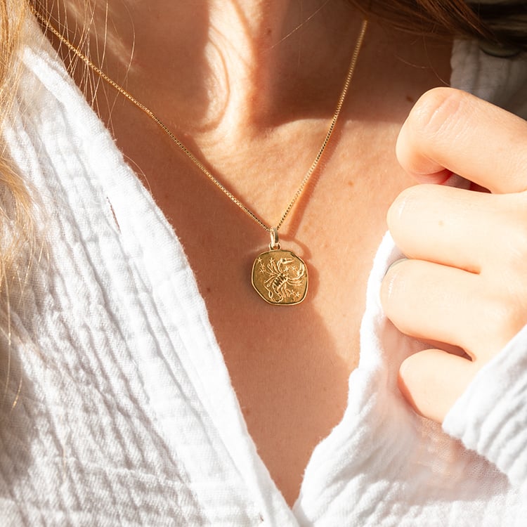 Silberanhänger mit Symbolen des Tierkreiszeichens Skorpion 145610