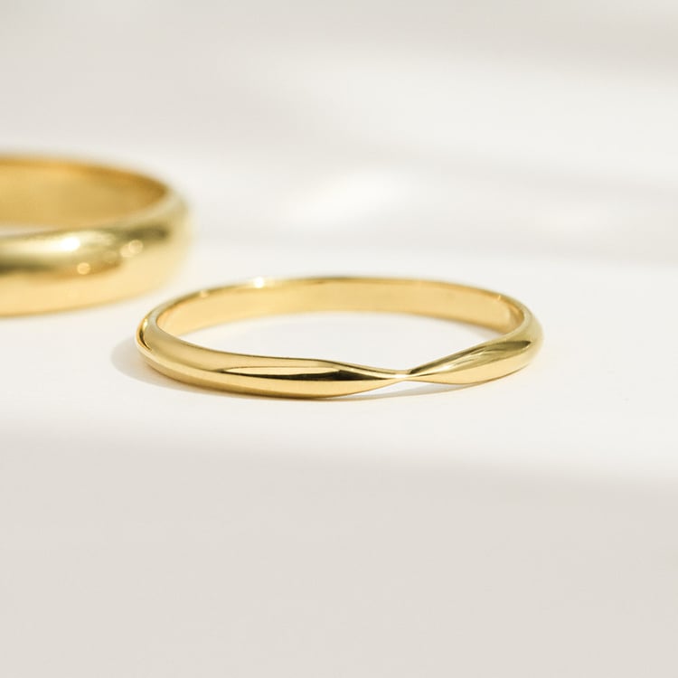 Schlichte goldene Eheringe mit verengtem Umfang Aeneas 156778