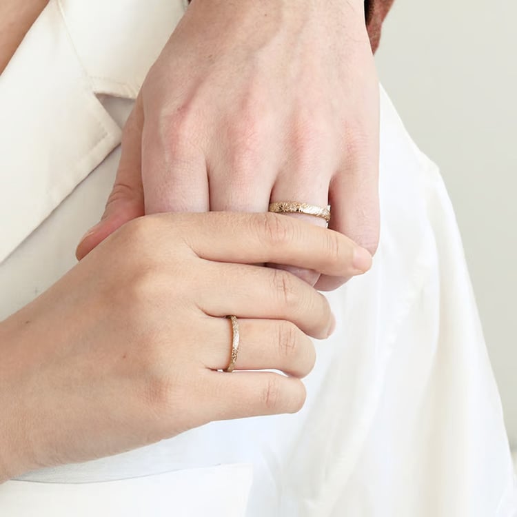 Eheringe mit Blumengravur aus Haselnussgold Willis 164831