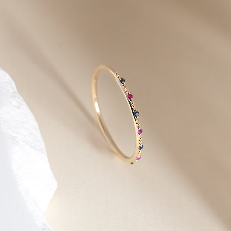 Minimalistischer Ring mit Saphiren und Rubinen Tess 149659