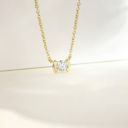 Minimalistische goldene Halskette mit einem Lab Grown Diamanten Gosta