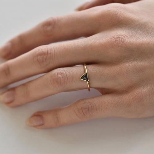 Goldring mit schwarzem Diamant Daslis