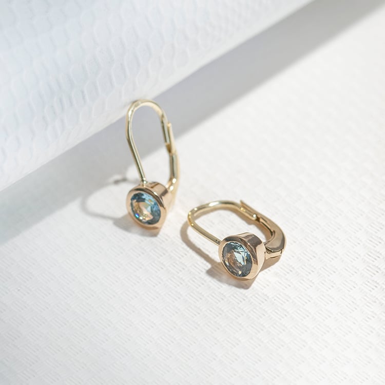 Goldene Hängeohrringe mit Aquamarinen Vega 111597