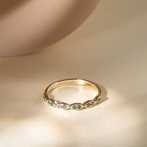 Zarter Memoire Ring mit blauen Diamanten Talita