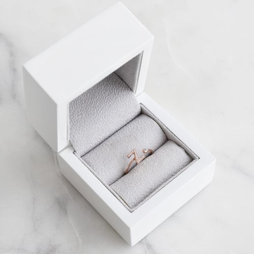 Ring mit Diamanten mit Buchstaben und Edelstein nach Wahl Armand