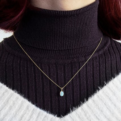 Anhänger mit einem ovalen Opal Elleanor