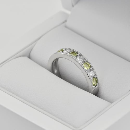 Silberner Eternity-Ring mit Olivinen und Zirkonia Ednah