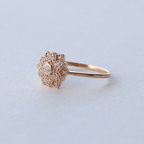 Goldring mit Diamantblume Adreanna