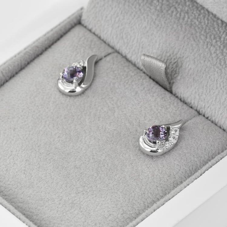 Silberne Ohrringe mit simulierten Alexandriten Edily 79817