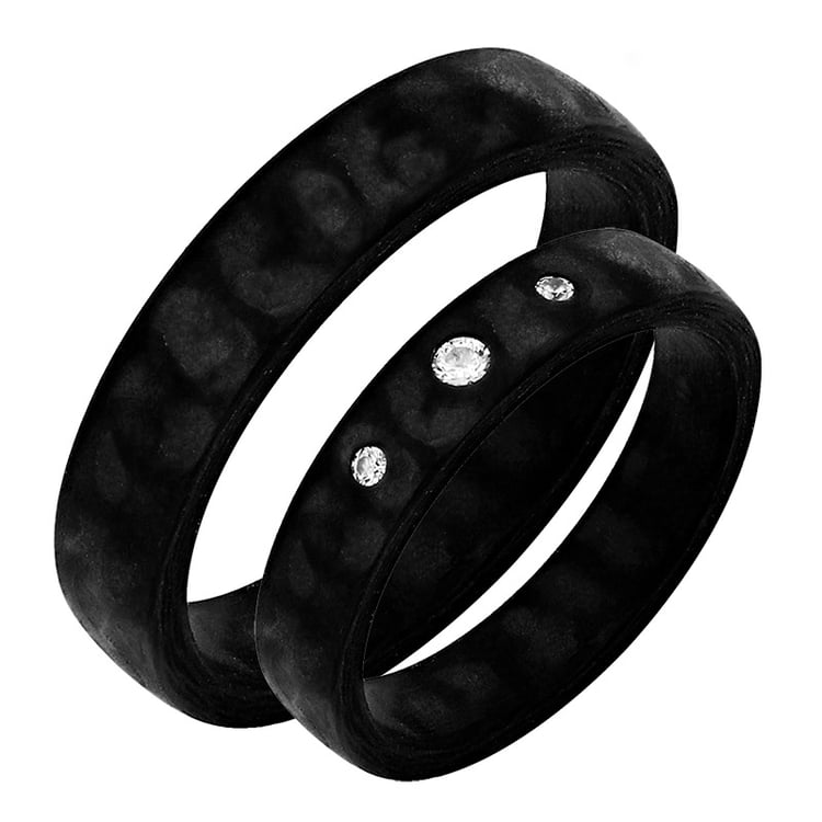 Abgerunde Trauringe aus Carbon mit drei Diamanten Azaliah