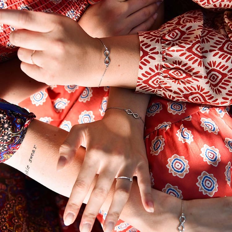 Modisches Silberarmband Infinity 108095