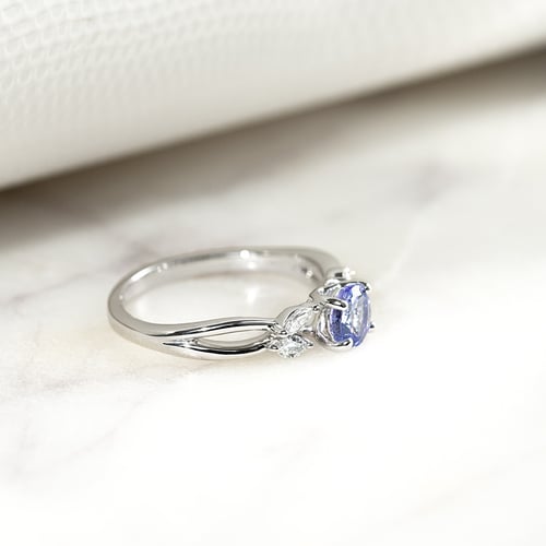 Verlobungsring mit Tansanit und Lab Grown Diamanten in Marquise Form Haly
