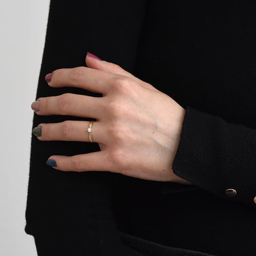 Verlobungsring mit Diamant Delzi