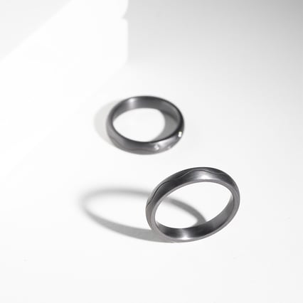 Eheringe aus Tantal mit Diamanten Brodie