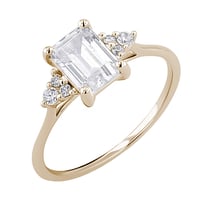 Verlobungsring aus Gold in Champagnegold mit einem Diamanten in Emerald Form Miha
