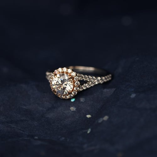 Verlobungsring im Halo-Stil mit Lab Grown Diamanten Tribeca